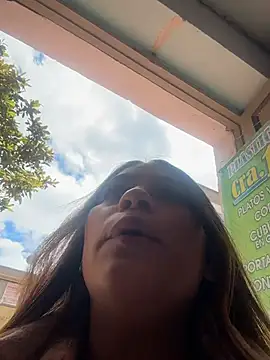 Snapshot of Aliss_rose chatting on 10/21/25, 04:30 Aliss rose online show from 10/21/25, 04:30