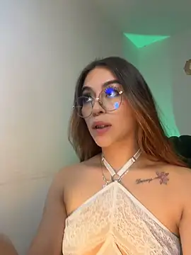 Snapshot of Aliss_rose chatting on 11/04/25, 06:18 Aliss rose online show from 11/04/25, 06:18