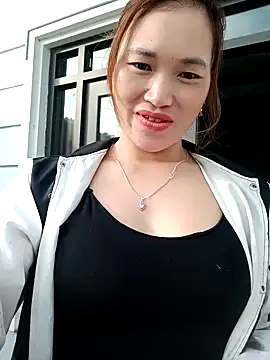 Snapshot of Myzak- chatting on 11/15/25, 12:52 Myzak- online show from 11/15/25, 12:52