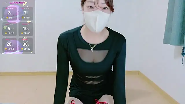 TSUKI circle online show from 11/02/25, 05:10