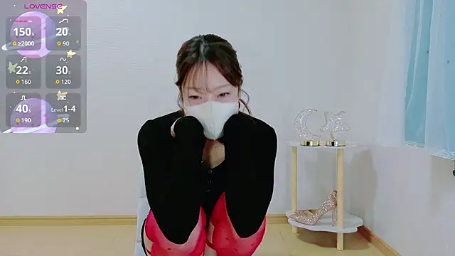 TSUKI circle online show from 11/04/25, 02:43