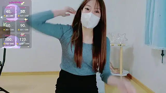 TSUKI circle online show from 11/06/25, 02:29