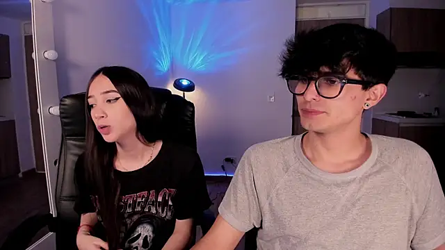 Snapshot of Mikeyvioleta_ chatting on 11/26/25, 10:33 Mikeyvioleta online show from 11/26/25, 10:33