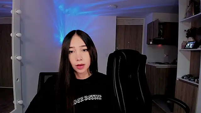 Snapshot of Mikeyvioleta_ chatting on 12/02/25, 11:00 Mikeyvioleta online show from 12/02/25, 11:00