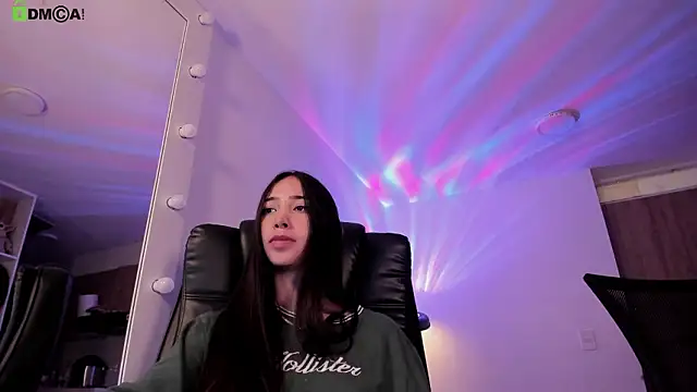 Snapshot of Mikeyvioleta_ chatting on 03/08/26, 11:19 Mikeyvioleta online show from 03/08/26, 11:19