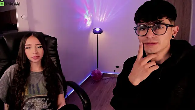 Snapshot of Mikeyvioleta_ chatting on 03/11/26, 12:33 Mikeyvioleta online show from 03/11/26, 12:33