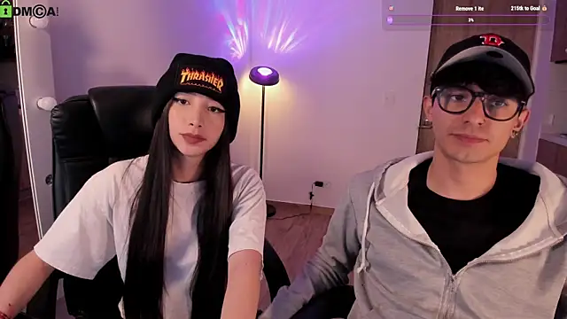 Snapshot of Mikeyvioleta_ chatting on 04/13/26, 08:47 Mikeyvioleta online show from 04/13/26, 08:47