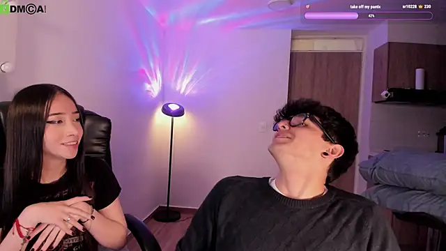 Snapshot of Mikeyvioleta_ chatting on 04/21/26, 03:13 Mikeyvioleta online show from 04/21/26, 03:13