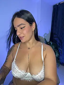 Emily Kurth23 online show from 11/26/25, 11:06