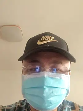 Snapshot of caige8888 chatting on 10/18/25, 07:09 caige8888 online show from 10/18/25, 07:09