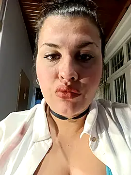 Snapshot of Sexylips200 chatting on 10/21/25, 06:14 Sexylips200 online show from 10/21/25, 06:14