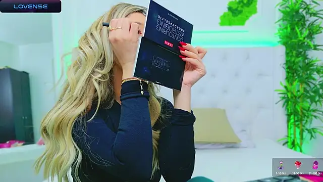 Snapshot of AriannaSins chatting on 12/23/24, 01:35 AriannaSins online show from 12/23/24, 01:35