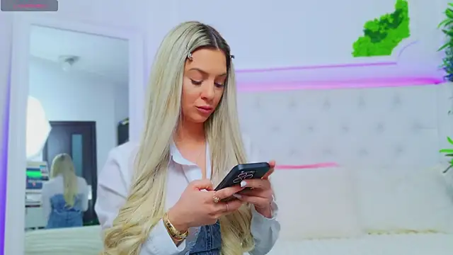 Snapshot of AriannaSins chatting on 01/27/25, 12:58 AriannaSins online show from 01/27/25, 12:58