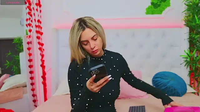 Snapshot of AriannaSins chatting on 02/07/25, 01:22 AriannaSins online show from 02/07/25, 01:22