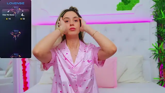 Snapshot of AriannaSins chatting on 02/12/25, 01:27 AriannaSins online show from 02/12/25, 01:27