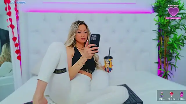 Snapshot of AriannaSins chatting on 03/06/25, 04:38 AriannaSins online show from 03/06/25, 04:38