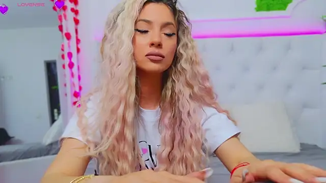 Snapshot of AriannaSins chatting on 03/14/25, 01:35 AriannaSins online show from 03/14/25, 01:35