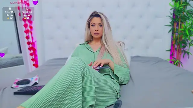 Snapshot of AriannaSins chatting on 03/18/25, 07:53 AriannaSins online show from 03/18/25, 07:53