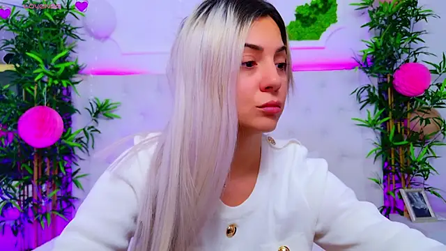 Snapshot of AriannaSins chatting on 09/19/25, 12:28 AriannaSins online show from 09/19/25, 12:28