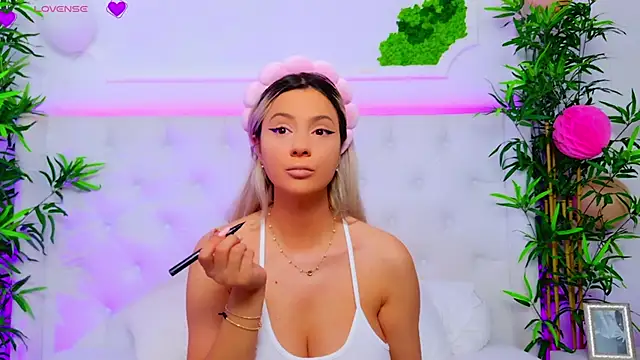 Snapshot of AriannaSins chatting on 09/24/25, 12:30 AriannaSins online show from 09/24/25, 12:30