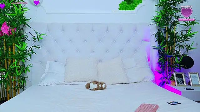 Snapshot of AriannaSins chatting on 10/15/25, 01:33 AriannaSins online show from 10/15/25, 01:33