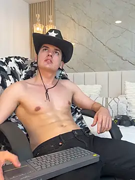 Valentino ceratii online show from 10/22/25, 06:13