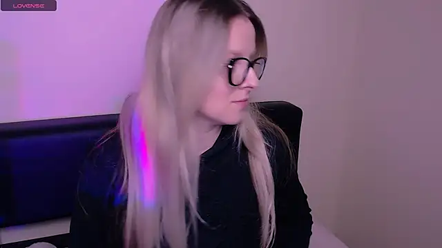 AllaLeomz online show from 10/21/25, 06:47