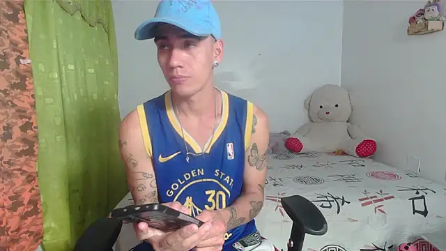 kyam  online show from 10/21/25, 07:31