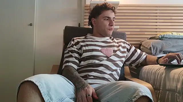 Snapshot of KevinWolf777 chatting on 03/19/26, 10:14 KevinWolf777 online show from 03/19/26, 10:14