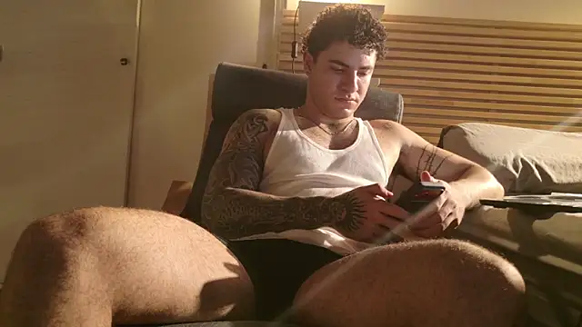 Snapshot of KevinWolf777 chatting on 04/21/26, 11:51 KevinWolf777 online show from 04/21/26, 11:51