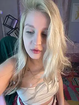 Snapshot of cold_blondie chatting on 06/13/26, 05:27 cold blondie online show from 06/13/26, 05:27