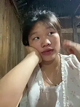 Snapshot of bumbaba chatting on 04/13/26, 11:05 bumbaba online show from 04/13/26, 11:05