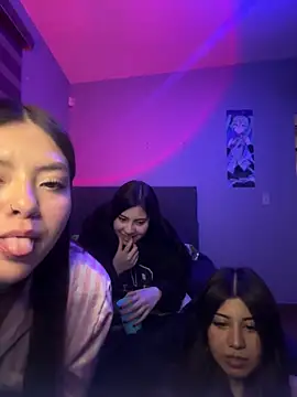 Snapshot of Bzzy01 chatting on 10/15/25, 10:04 Bzzy01 online show from 10/15/25, 10:04