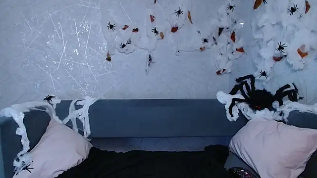 evaa here  online show from 10/21/25, 07:09