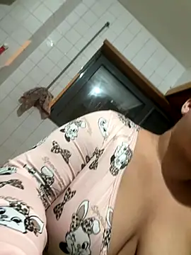 menina coimbrinha online show from 10/18/25, 10:10