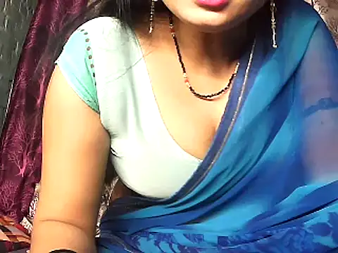 Snapshot of diksha--s chatting on 11/28/25, 10:40 diksha--s online show from 11/28/25, 10:40