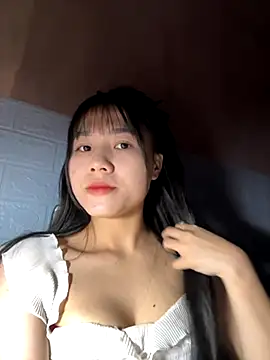 Leaf-Tgu online show from 10/25/25, 06:13