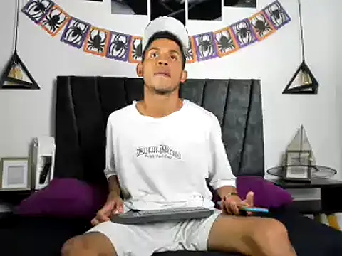 sexy latin cum online show from 10/23/25, 10:41