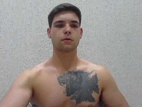 Snapshot of Zure-xxx chatting on 04/05/26, 08:00 Zure-xxx online show from 04/05/26, 08:00