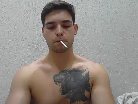 Snapshot of Zure-xxx chatting on 04/05/26, 10:40 Zure-xxx online show from 04/05/26, 10:40