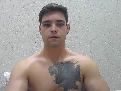 Snapshot of Zure-xxx chatting on 04/10/26, 12:27 Zure-xxx online show from 04/10/26, 12:27