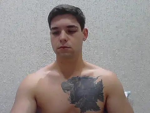 Snapshot of Zure-xxx chatting on 04/13/26, 12:38 Zure-xxx online show from 04/13/26, 12:38