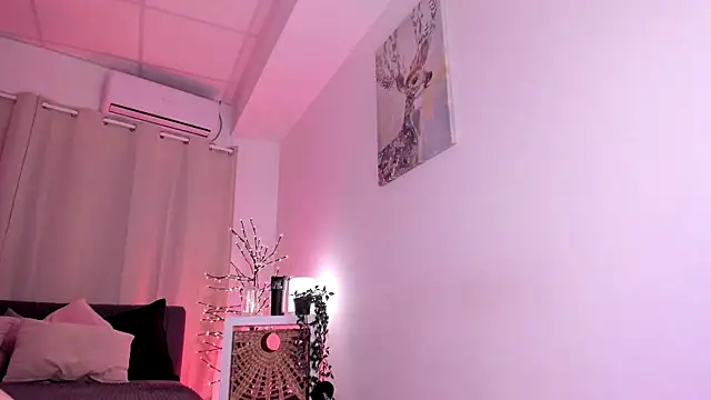 Divine Madeleine online show from 04/30/26, 06:09