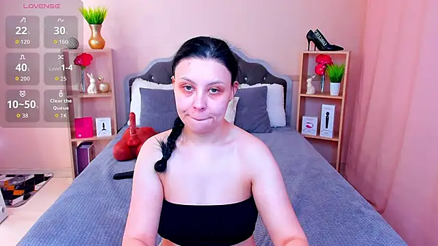 Snapshot of ChloeBrut chatting on 11/05/25, 12:43 ChloeBrut online show from 11/05/25, 12:43