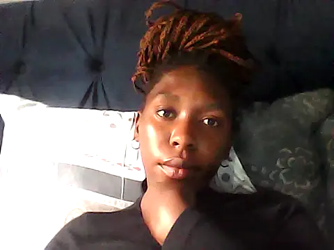 Snapshot of sexysmalldaily04 chatting on 10/16/25, 08:37 sexysmalldaily04 online show from 10/16/25, 08:37