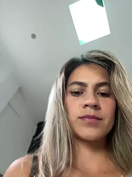 Snapshot of valentina_herrrera chatting on 04/15/26, 07:58 valentina herrrera online show from 04/15/26, 07:58