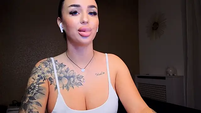 EvaXXRoseXX online show from 10/26/25, 01:55