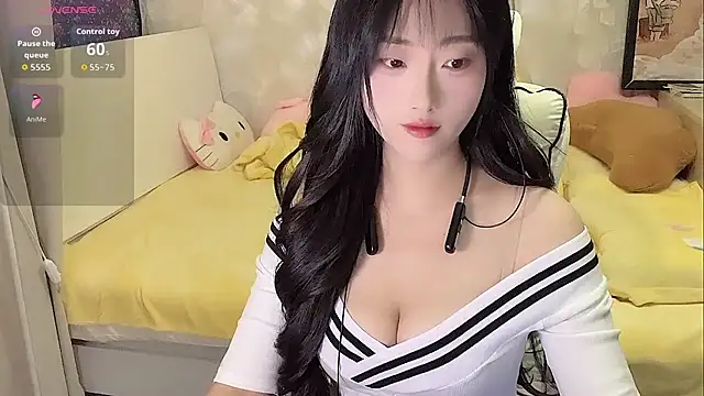 Snapshot of Ximi1 chatting on 10/29/25, 10:00 Ximi1 online show from 10/29/25, 10:00