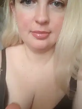 Snapshot of PaigexLynn chatting on 04/20/26, 10:18 PaigexLynn online show from 04/20/26, 10:18