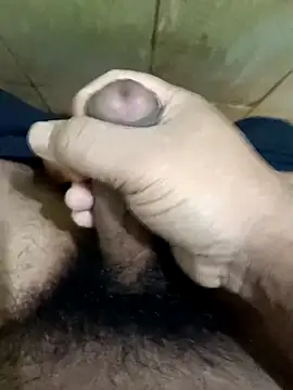 Snapshot of muster121 chatting on 12/15/25, 02:10 muster121 online show from 12/15/25, 02:10